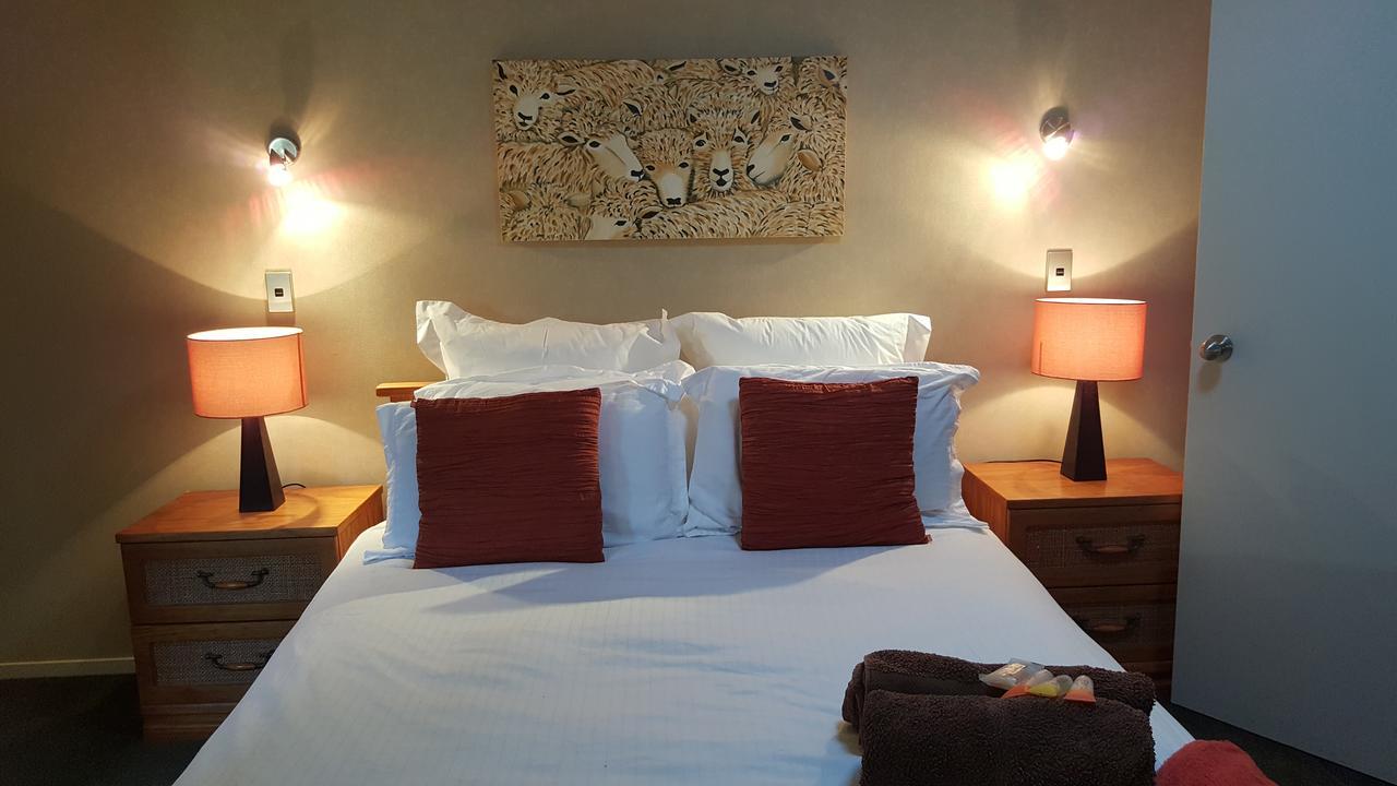 Heta Road B&B นิวพลีมัธ ภายนอก รูปภาพ