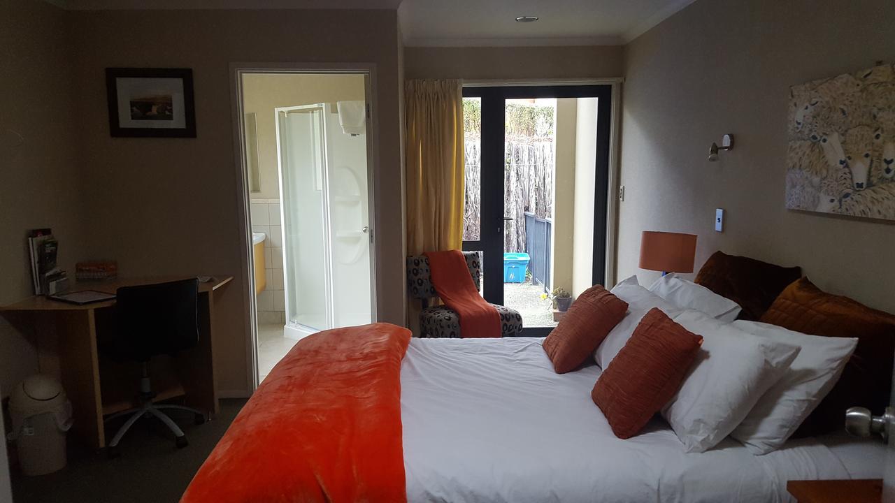 Heta Road B&B นิวพลีมัธ ภายนอก รูปภาพ